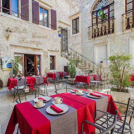 Palace Derossi Trogir Exterior foto