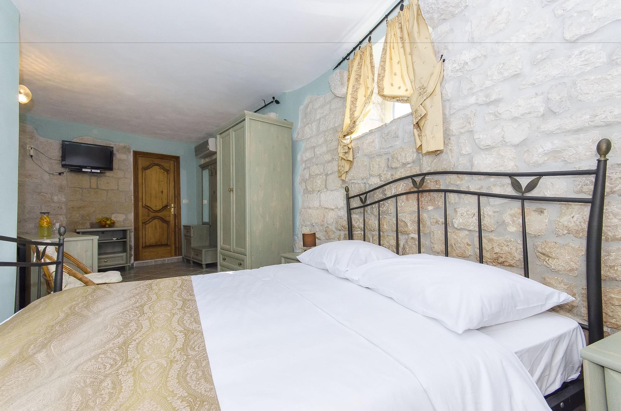 Palace Derossi Trogir Exterior foto