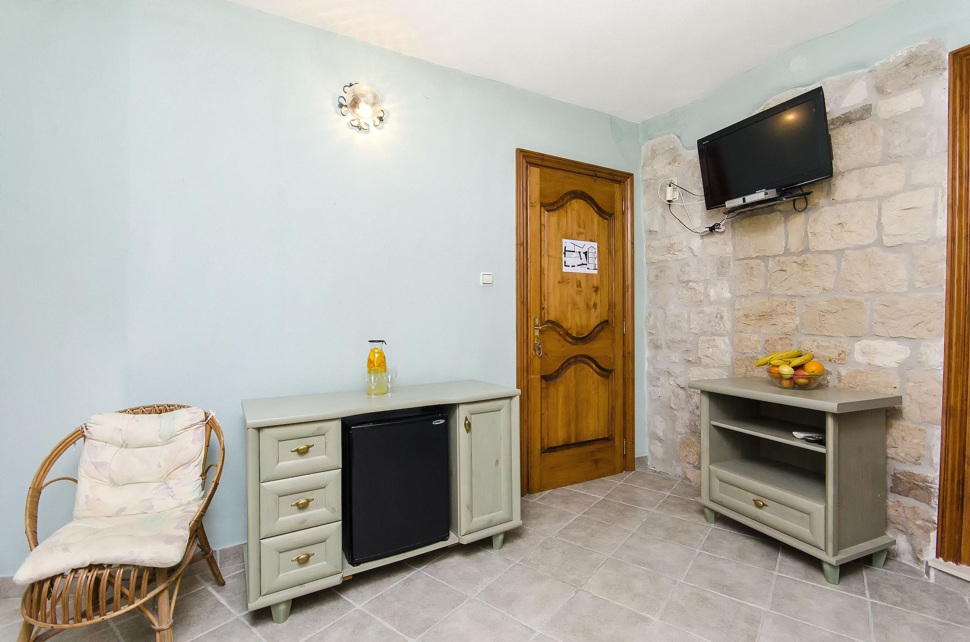 Palace Derossi Trogir Exterior foto