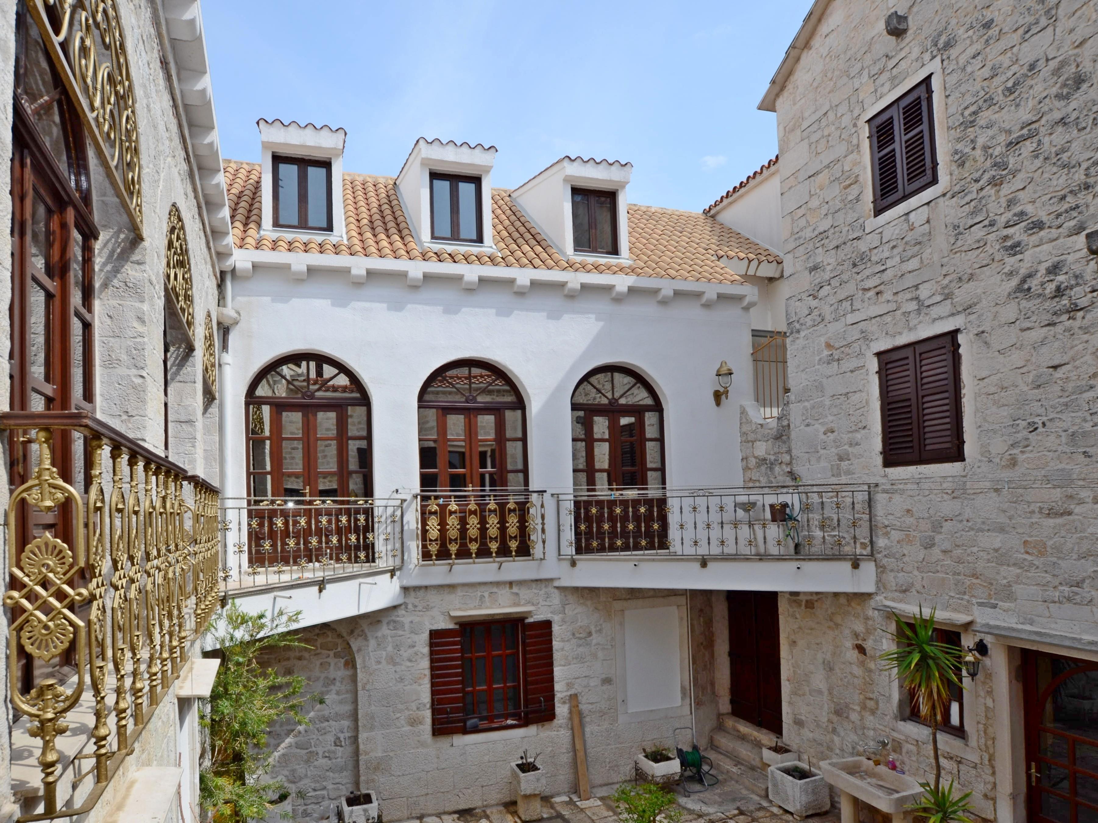 Palace Derossi Trogir Exterior foto