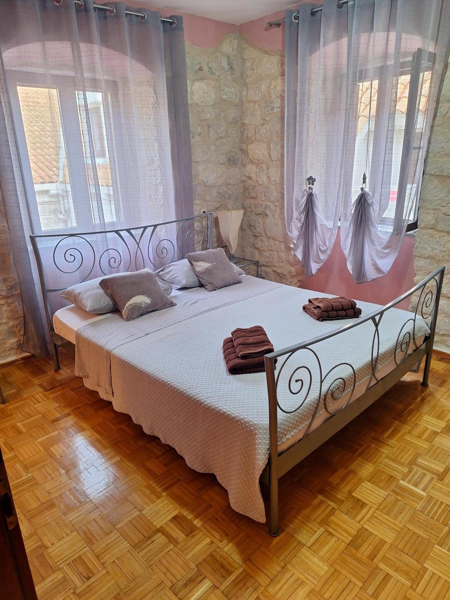 Palace Derossi Trogir Exterior foto