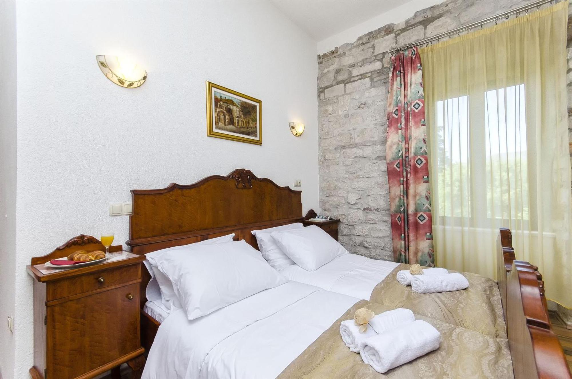 Palace Derossi Trogir Exterior foto