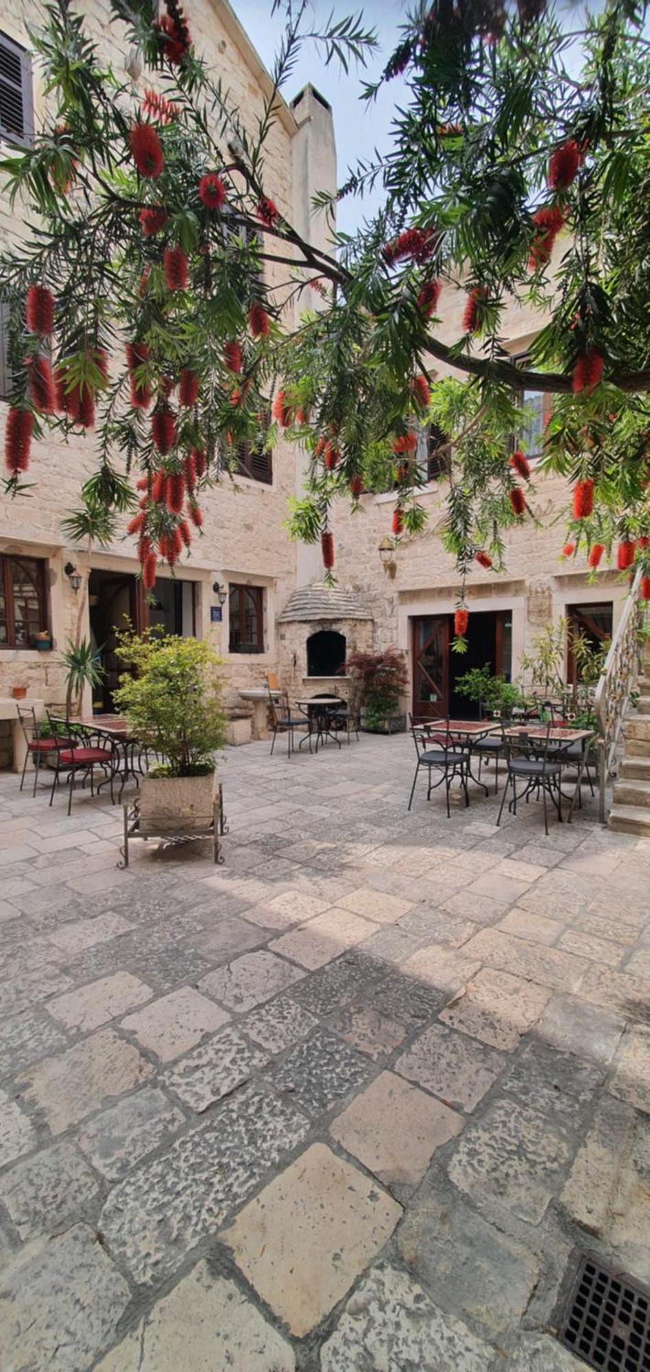 Palace Derossi Trogir Exterior foto