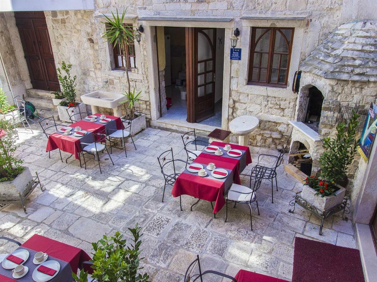Palace Derossi Trogir Exterior foto