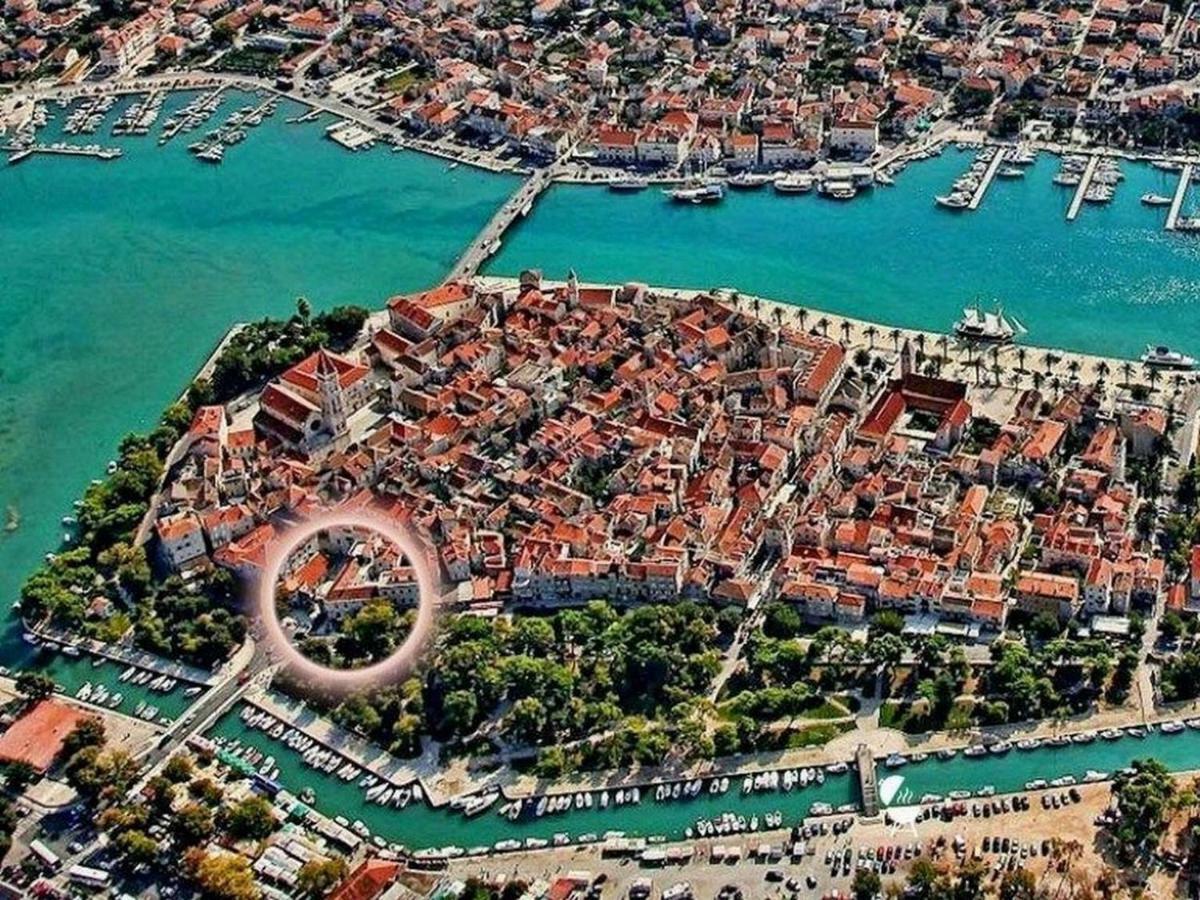 Palace Derossi Trogir Exterior foto