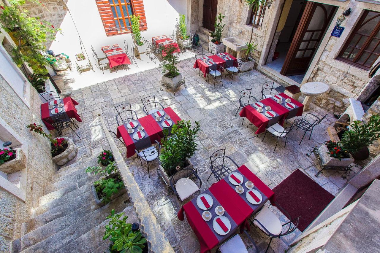 Palace Derossi Trogir Exterior foto